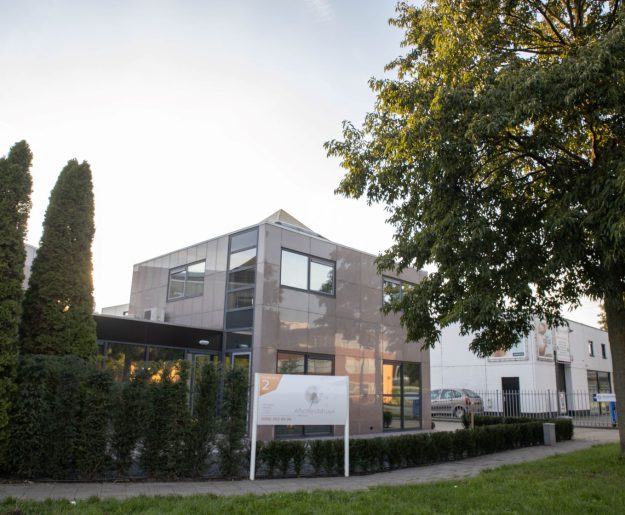 Buitenzijde Afscheidshuys Almere Rebel Uitvaart Buitenzijde Afscheidshuys Almere Rebel Uitvaart